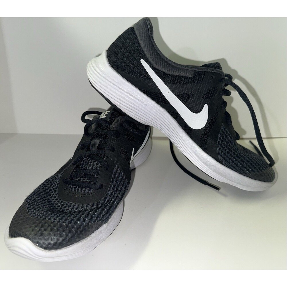 Nike Revolution 4 GS Black White Running Shoes Youth 6.5Y 943309-006